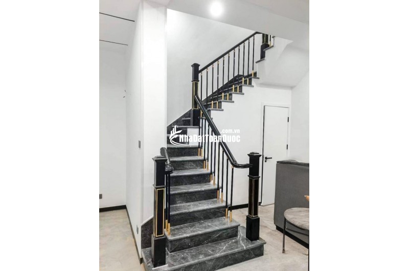 Chính chủ cho thuê Nhà hàng, VP, KD,vỉa hè, 93m2- 4T, Chùa Láng_30 Tr